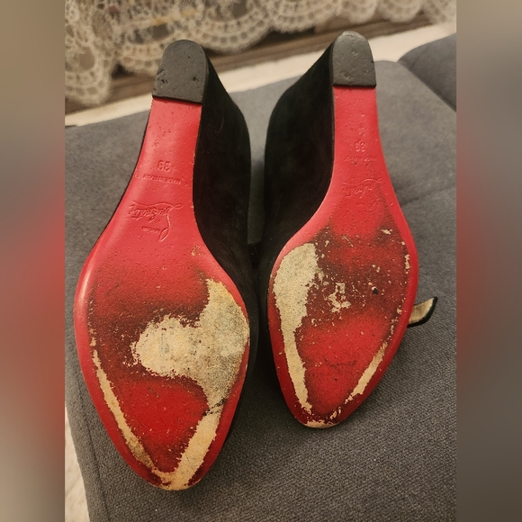 Red Bottoms, pretty. - Picture 4 of 4